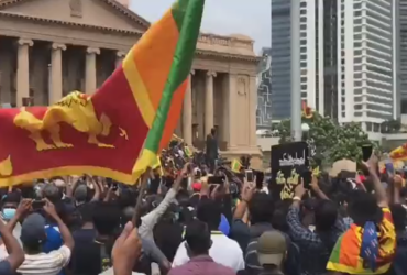 На Шри-Ланке протестующие взяли штурмом резиденцию президента (видео)