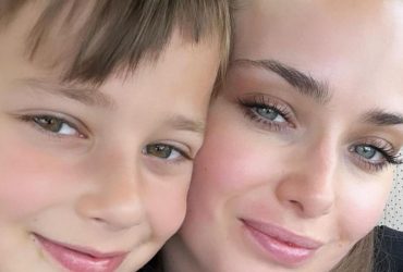 Актриса Ксения Мишина вернулась в Украину с сыном: Не хватает близких людей