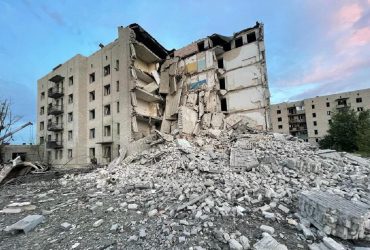 РФ вдарила по Донеччині з Ураганів: під завалами мінімум 30 людей, є загиблі (фото)