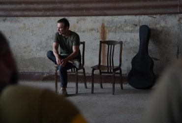 Вакарчук дав імпровізований концерт для військовослужбовців (фото)