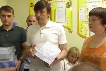 В Мелітополі засвітився міністр просвіти РФ: привіз підручники про один народ