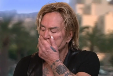 Міккі Рурк розплакався в ефірі через війну в Україні (відео)