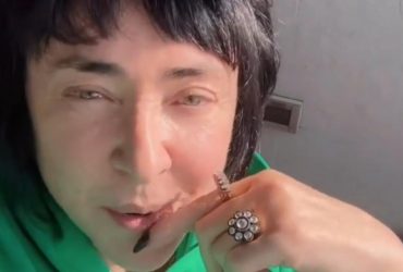 Напівоголена Лоліта в білизні жахнула обвислою шкірою і боками (відео)