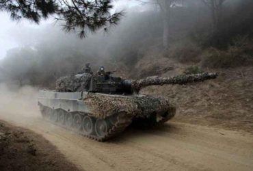 Минобороны Испании согласно передать Украине 10 танков Leopard 2A4 и 20 БТР - СМИ