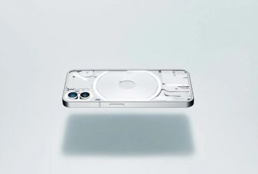 На рынке представлен необычный прозрачный смартфон с 900 светодиодами в крышке (фото)