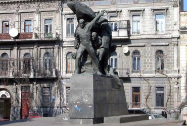 Из центра Одессы хотят убрать мемориал с фамилиями героев Советского Союза и соцтруда