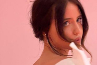 Дорофеева в откровенной позе чуть не засветила лишнее