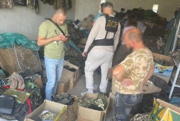 На Тернопільщині викрили ділків: продавали гуманітарку, яку мали отримати ЗСУ та ВПО