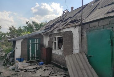 Горели авто, повреждены 16 домов: стало известно об обстреле Покровска (фото)