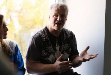 Відомий російський актор через війну попрощався з мамою з Чернівців