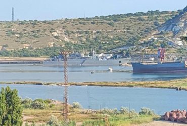 В оккупированном Севастополе заметили большой десантный корабль Балтийского флота (фото)