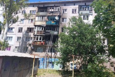 В результате удара РФ по многоэтажке Краматорска пострадали 10 человек