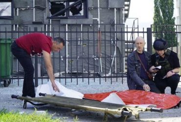 Читал молитвы: отец погибшего в Харькове 13-летнего мальчика два часа не отходил от сына