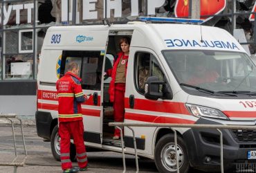 Удар по Харкову: двоє поранених - у вкрай важкому стані (фоторепортаж)