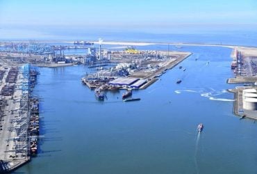 Найбільший порт Європи готується до війни з Росією, - FT