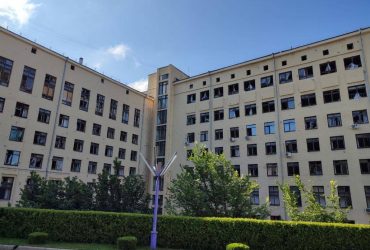 Російські окупанти обстріляли університет імені Бекетова в Харкові (фото)