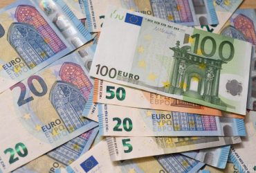 Українські біженці в Німеччині заощаджують у середньому майже 500 євро на місяць