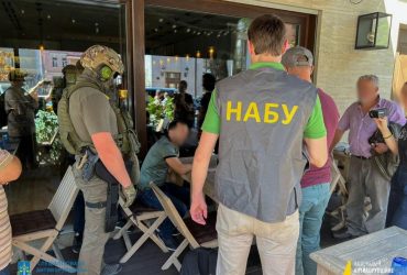 Оперативника контррозвідки спіймали при отриманні хабара в $60 000 - НАБУ