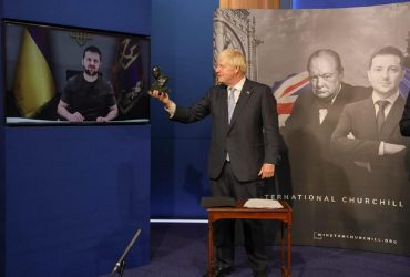 Джонсон вручив Зеленському премію лідерства імені Черчілля