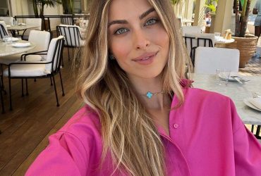 Внучка Софії Ротару у відкритому топі зганьбилася під час прогулянки (фото)