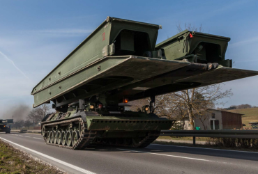 Німеччина надасть Україні 16 танків-мостоукладачів Biber (фото)