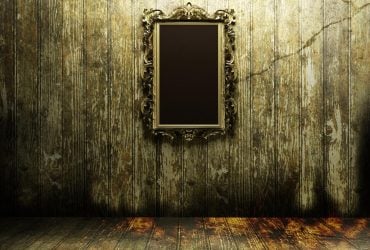 Почему нельзя спать напротив зеркала: 6 причин и 6 других опасных поверий