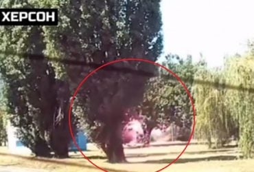 У Херсоні демілітаризували авто з колаборантами: вибух потрапив на відео
