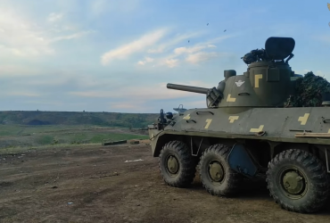 Миколаївські десантники розповіли, як знищують ворогів з трофейної САУ (відео)