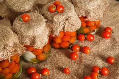 Быстрый рецепт маринованных помидоров черри на зиму (фото)