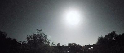 Не метеорит: американцы заметили в небе летящий огненный шар (видео)