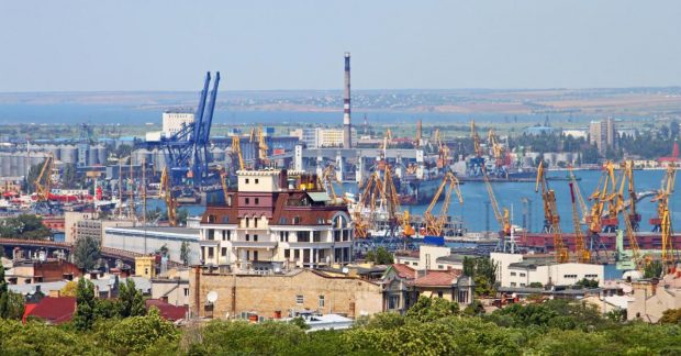 Росія перекриває життєво важливий для України коридор: у Politico розповіли про наслідки