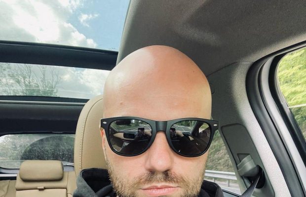 Била до крові, а тепер вимагає аліменти: Слава Дьомін поскаржився на свою маму