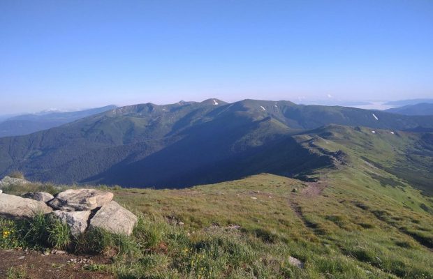 В Карпатах посеред літа температура впала майже до 0° (фото)