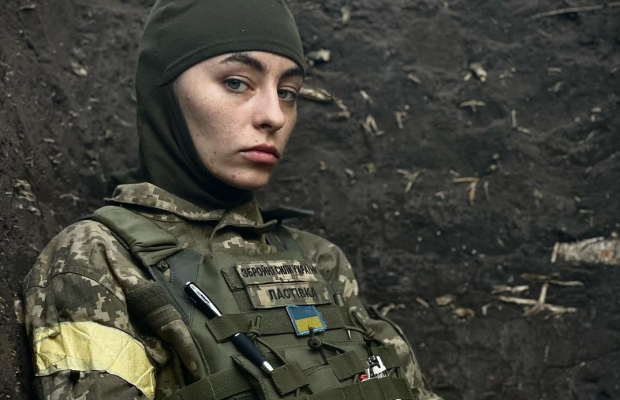 Красуні в ЗСУ: 5 українок, які вступили в лютий бій з окупантами (відео)