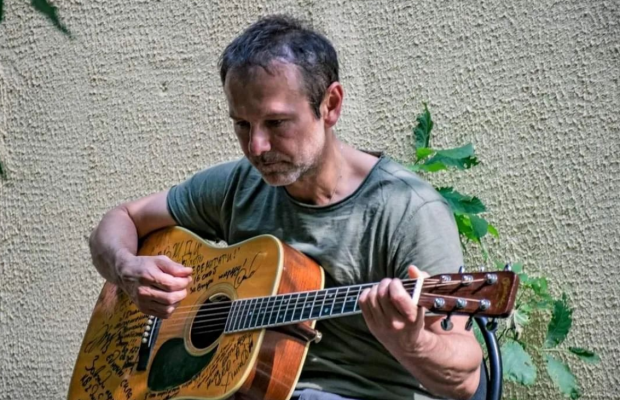 Святослав Вакарчук заспівав "Обійми" на одній сцені з Coldplay (відео)