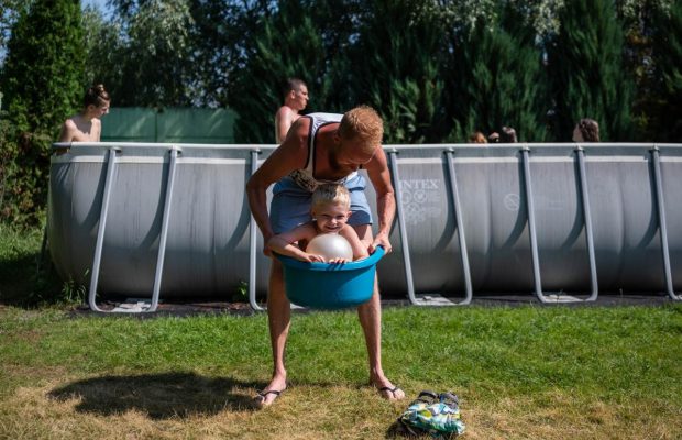Відпочинок від страшних спогадів: як під Києвом допомагають маленьким переселенцям