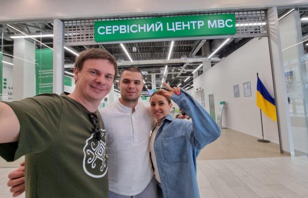 Телеведущий Комаров продал свое элитарное авто, чтобы помочь ВСУ