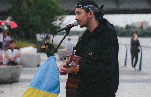 Українець, який заспівав з Coldplay: Європейцям щиро цікаво, чому Росія напала на Україну