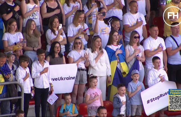 DOROFEEVA, KAZKA та Інесса Грицаєнко виступили під час благодійного матчу "Антверпен" — "Динамо" у Бельгії