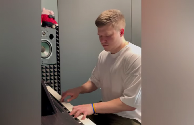 Мережу розриває сучасна версія пісні "Ніч яка місячна" про ганьбу окупантів (відео)