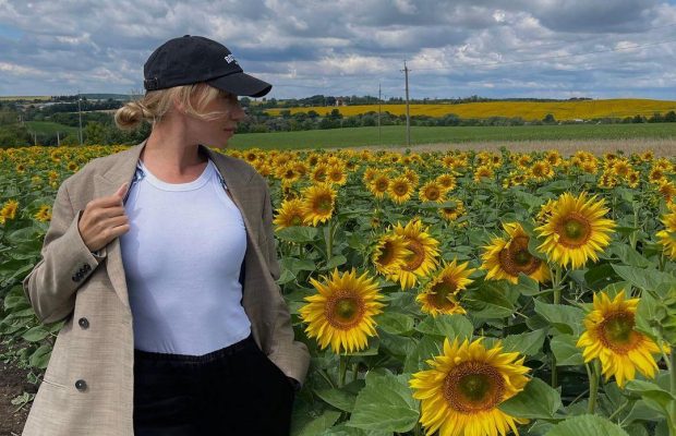 Леся Нікітюк присвятила ліричну пісню "Блакитні очі" загиблому на війні другу (відео)