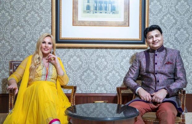 "Везде золотые стулья": Камалия показала роскошный особняк в Лондоне, где поселила беженцев