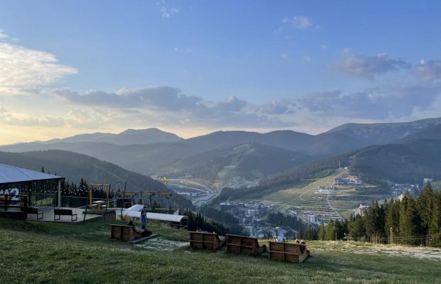 Буковель влітку: який зараз має вигляд найпопулярніший гірськолижний курорт України (фото)