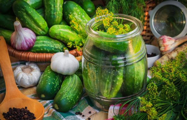 Як приготувати мариновані огірки: топ перевірених рецептів