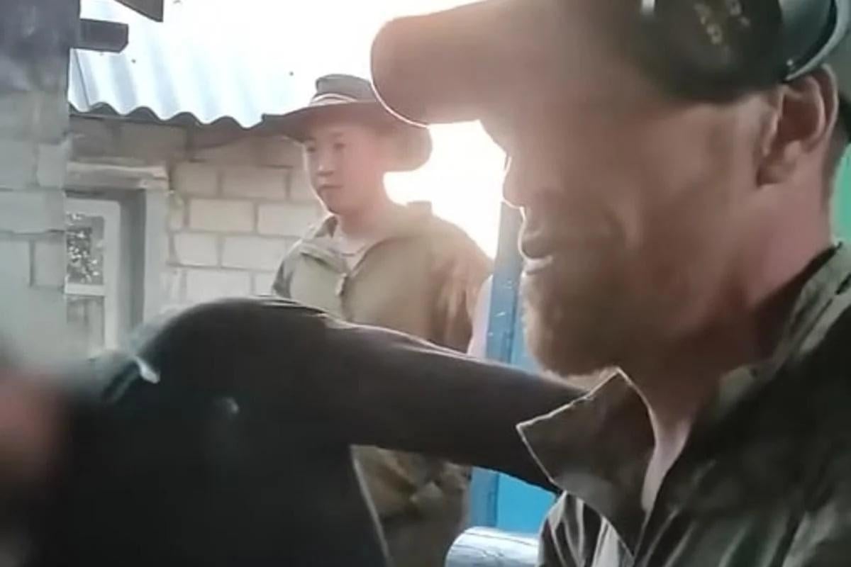 Лицо палача украинского военного окончательно не установили / t.me/informnapalm Лицо палача украинского военного окончательно не установили / t.me/informnapalm