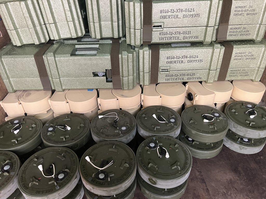 Міни HPD в жовтому кольорі, німецькі dm31-зелені / Фото-UAWeapons Міни HPD в жовтому кольорі, німецькі dm31-зелені / Фото-UAWeapons