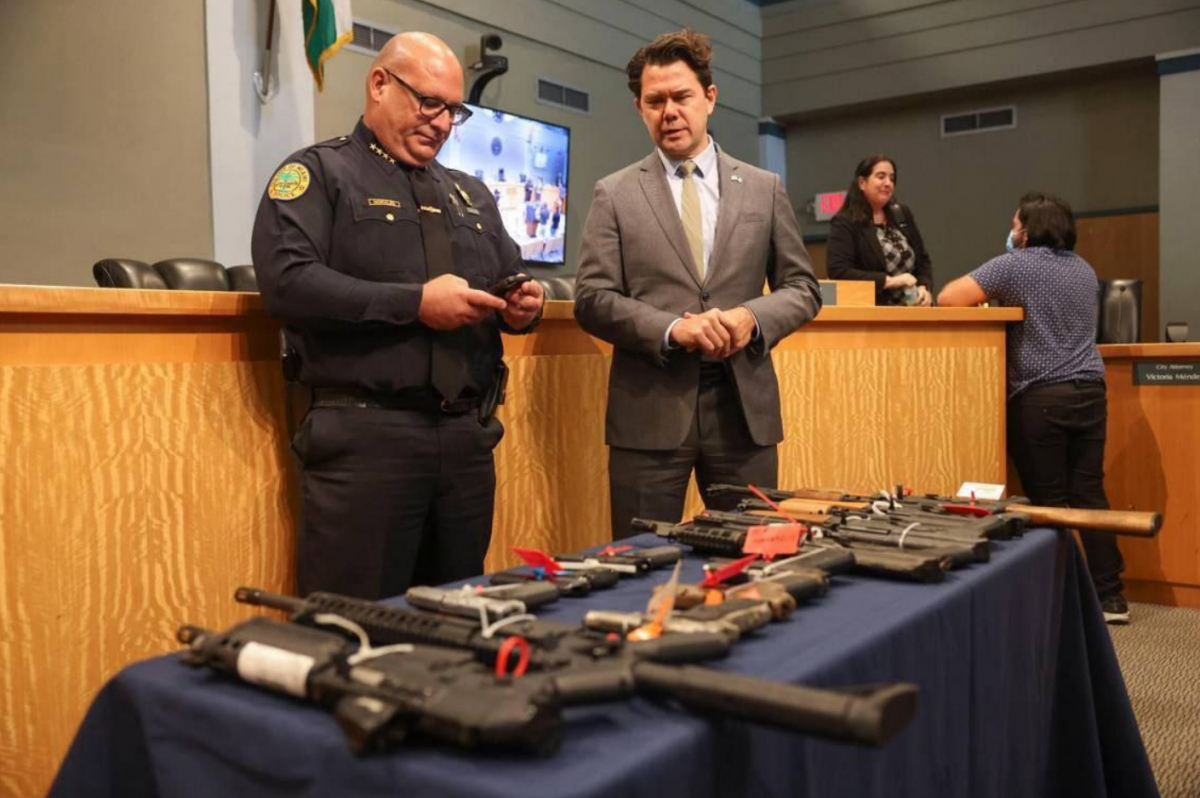 В Майами собрали оружие для ирпенских полицейских / фото t.me/markushyn