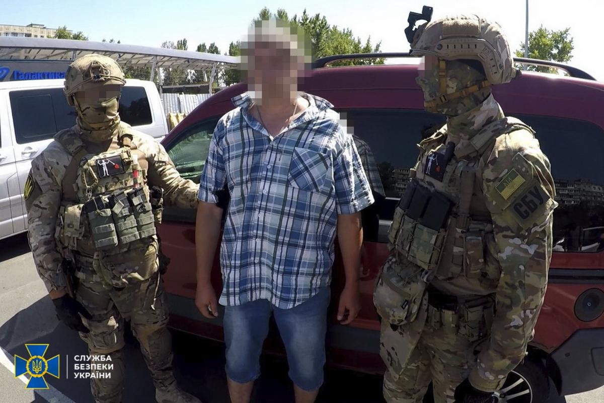 Корректировщик огня помогал обстреливать аэродромы и железную дорогу / фото СБУ Корректировщик огня помогал обстреливать аэродромы и железную дорогу / фото СБУ