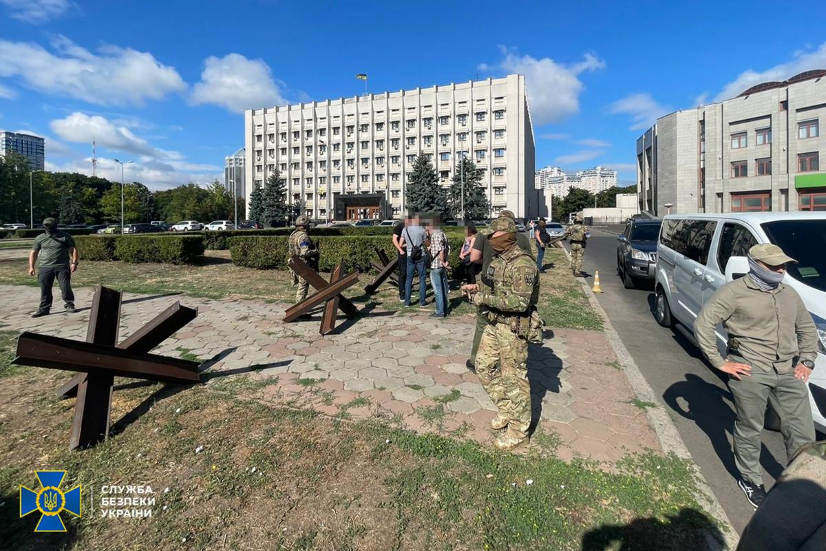 Зрадника затримали під час виконання чергового завдання ворога / фото СБУ Зрадника затримали під час виконання чергового завдання ворога / фото СБУ