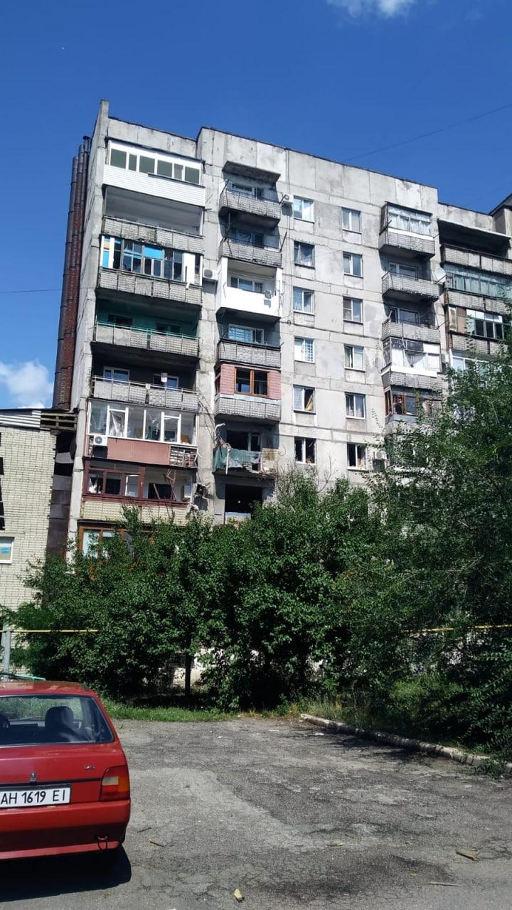 Оккупанты ударили по остановке общественного транспорта, церкви и многоэтажкам в Торецке Оккупанты ударили по остановке общественного транспорта, церкви и многоэтажкам в Торецке